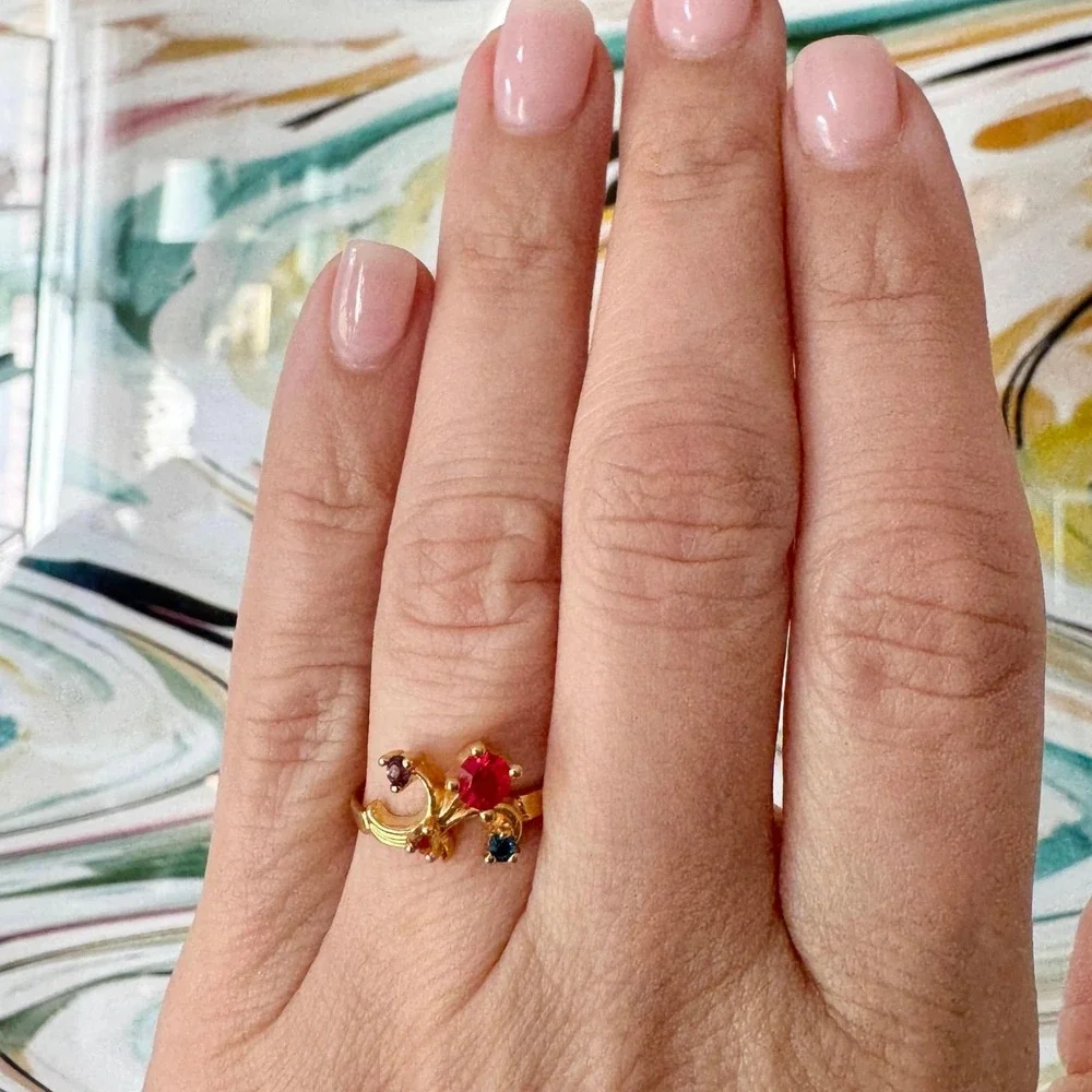 Vintage Minimalist Dainty Colorful Rhinestone Flower Ring Gold Tone Size 8 Glam